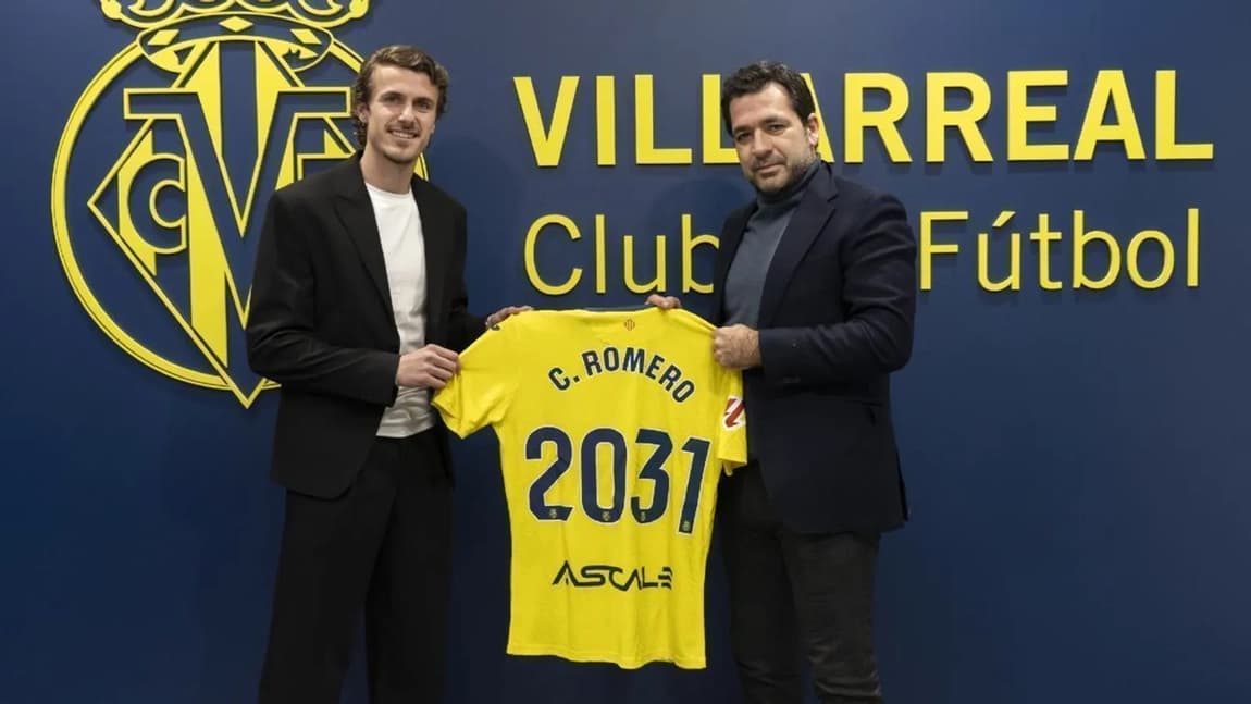 El Villarreal renueva a Carlos Romero hasta 2031 y lo incorpora al primer equipo